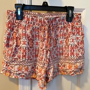 Lightweight flowery shorts with pockets, size S